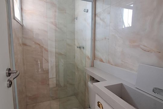 Banheiro da Suíte de apartamento à venda com 2 quartos, 60m² em Campestre, Santo André