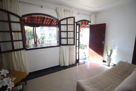 Sala de casa à venda com 3 quartos, 290m² em Barreiro, Belo Horizonte