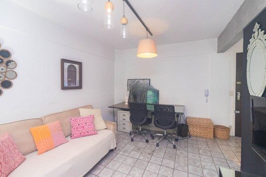 Sala de apartamento para alugar com 2 quartos, 75m² em Bom Fim, Porto Alegre