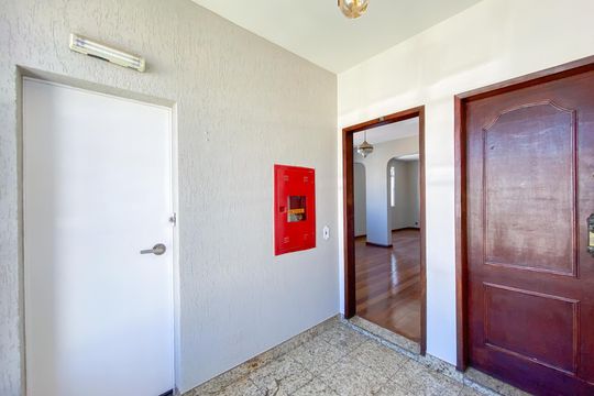Apartamento para alugar com 3 quartos, 145m² em Barreiro, Belo Horizonte