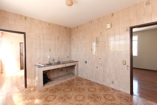Apartamento para alugar com 3 quartos, 145m² em Barreiro, Belo Horizonte