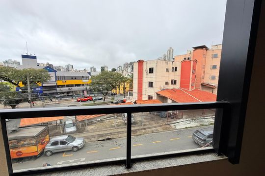 Varanda de kitnet/studio para alugar com 1 quarto, 29m² em Cascatinha, Juiz de Fora