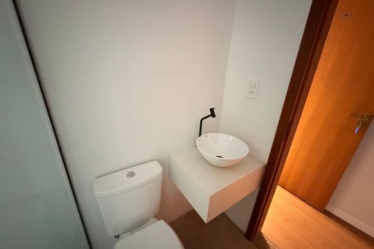 Banheiro de kitnet/studio para alugar com 1 quarto, 29m² em Cascatinha, Juiz de Fora