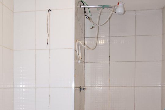 Banheiro de apartamento para alugar com 1 quarto, 34m² em República, São Paulo