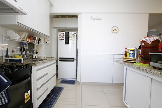 Cozinha de apartamento à venda com 3 quartos, 80m² em Estoril, Belo Horizonte