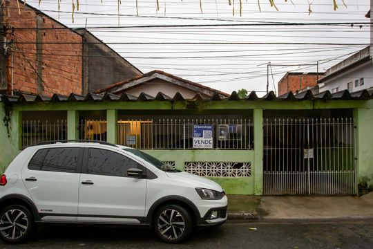 Fachada de casa à venda com 3 quartos, 275m² em Vila Nogueira, Diadema