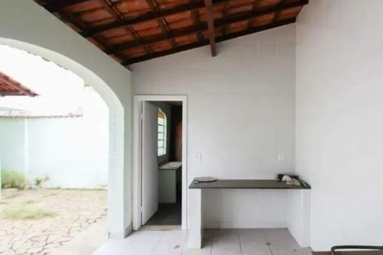 Casa para alugar com 3 quartos, 198m² em Alípio de Melo, Belo Horizonte