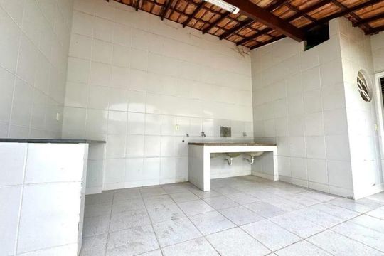 Área externa de casa para alugar com 3 quartos, 198m² em Alípio de Melo, Belo Horizonte
