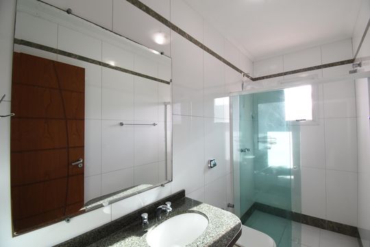 Banheiro da Suíte 4 de casa de condomínio à venda com 4 quartos, 346m² em Pilarzinho, Curitiba