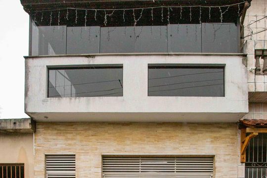 Fachada de casa à venda com 4 quartos, 130m² em Casa Grande, Diadema