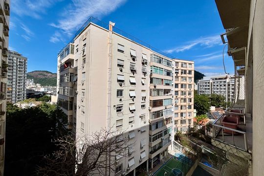 Vista da sala de apartamento para alugar com 2 quartos, 68m² em Humaitá, Rio de Janeiro