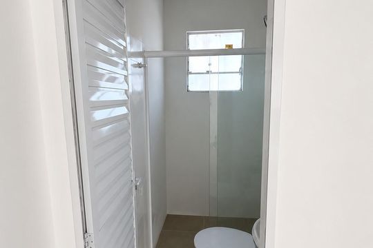 Banheiro de apartamento para alugar com 2 quartos, 49m² em Partenon, Porto Alegre