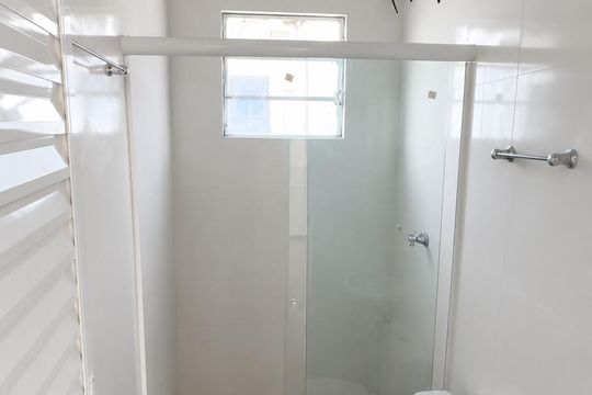 Banheiro de apartamento para alugar com 2 quartos, 49m² em Partenon, Porto Alegre