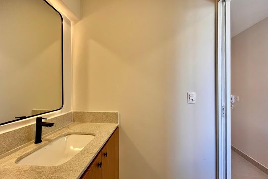 Banheiro de serviço de apartamento à venda com 3 quartos, 86m² em Botafogo, Rio de Janeiro