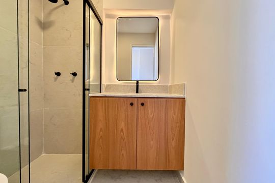 Banheiro de serviço de apartamento à venda com 3 quartos, 86m² em Botafogo, Rio de Janeiro