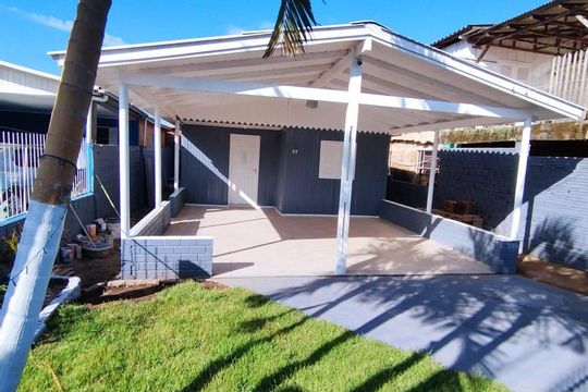 Área externa de casa à venda com 2 quartos, 200m² em Santo Afonso, Novo Hamburgo