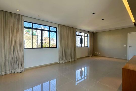 Sala  de apartamento à venda com 4 quartos, 144m² em Coração Eucarístico, Belo Horizonte