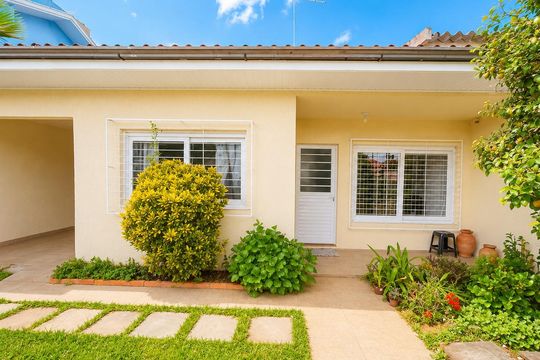 Fachada de casa para alugar com 1 quarto, 127m² em Salgado Filho, Gravataí