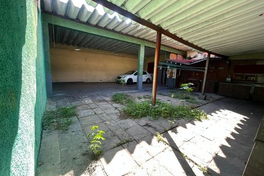 Área externa de casa para alugar com 3 quartos, 200m² em Piedade, Rio de Janeiro