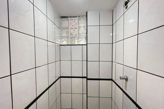 Banheiro  de apartamento para alugar com 2 quartos, 51m² em Jardim São Jorge, São Paulo