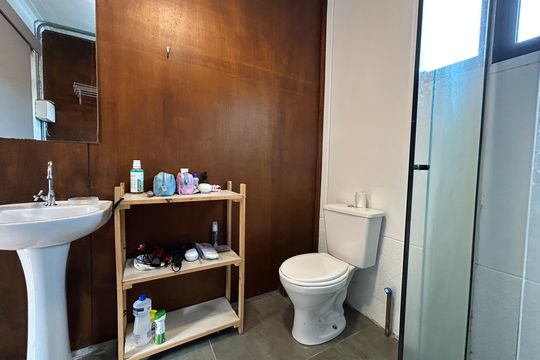 Banheiro e área de Serviço de apartamento para alugar com 1 quarto, 35m² em Lagoa Pequena, Florianópolis