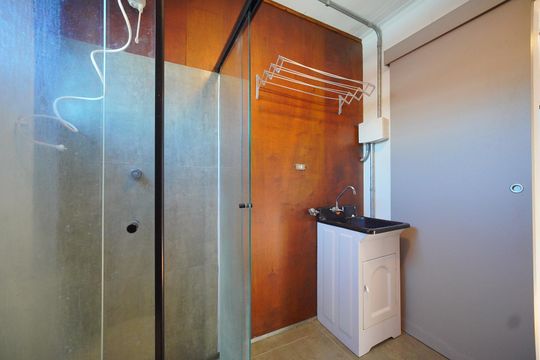 Banheiro de apartamento para alugar com 1 quarto, 35m² em Lagoa Pequena, Florianópolis