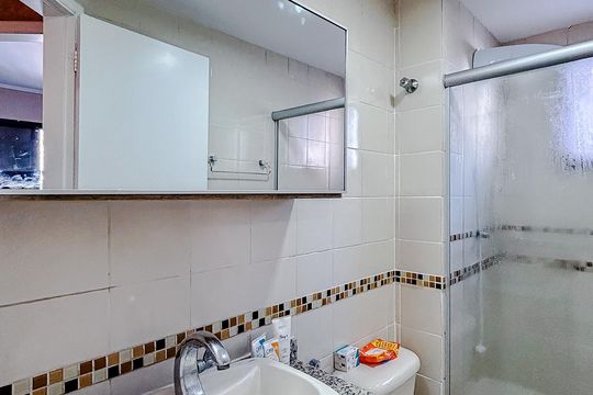 Banheiro de apartamento para alugar com 1 quarto, 65m² em Vila Bertioga, São Paulo