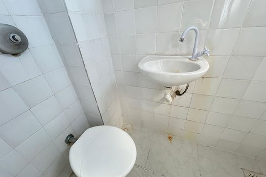 Banheiro de serviço de apartamento para alugar com 2 quartos, 68m² em Praça Seca, Rio de Janeiro