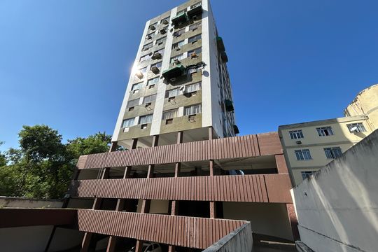 Fachada de apartamento para alugar com 2 quartos, 68m² em Praça Seca, Rio de Janeiro