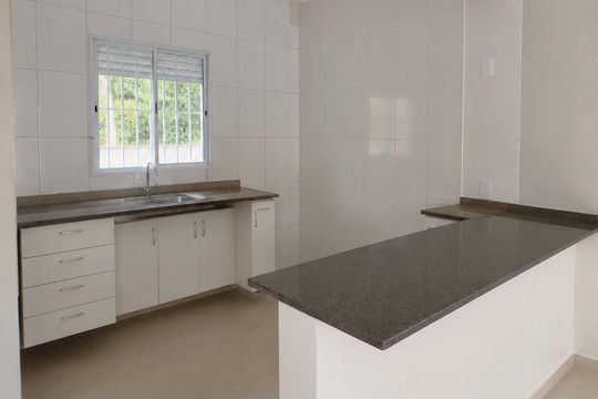 Cozinha de apartamento para alugar com 2 quartos, 55m² em Agronomia, Porto Alegre