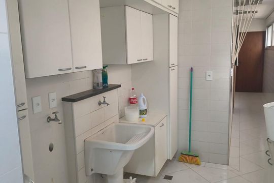 Apartamento à venda com 3 quartos, 179m² em Cambuí, Campinas