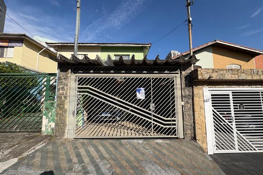 Fachada de casa à venda com 2 quartos, 115m² em Vila Independencia, São Paulo