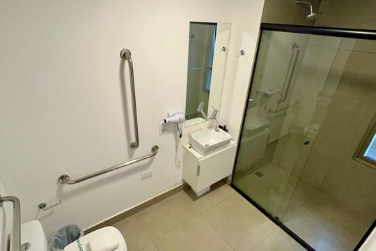 Banheiro de kitnet/studio à venda com 1 quarto, 25m² em Cerqueira César, São Paulo
