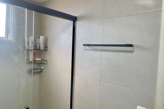 Banheiro de apartamento à venda com 2 quartos, 45m² em Jardim Gracinda, Guarulhos