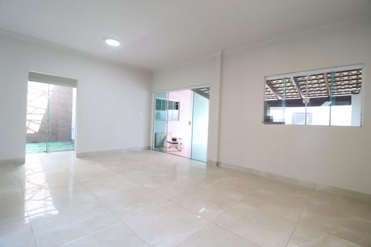 Casa para alugar com 4 quartos, 360m² em Granada, Uberlândia