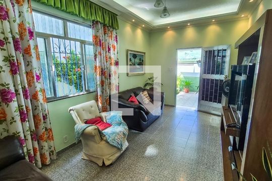 Casa à venda com 3 quartos, 315m² em Parada de Lucas, Rio de Janeiro