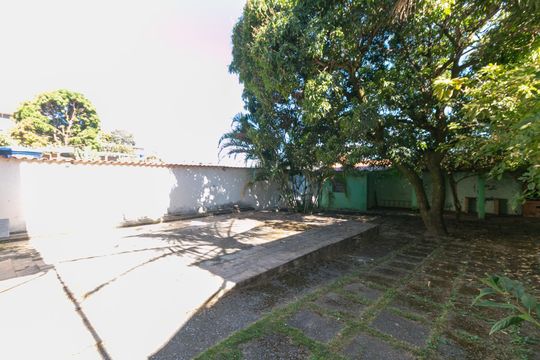 Casa à venda com 4 quartos, 272m² em Minas Caixa, Belo Horizonte