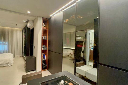 Closet da suíte de apartamento para alugar com 1 quarto, 157m² em Sumaré, São Paulo