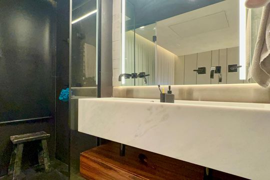Banheiro da Suíte de apartamento para alugar com 1 quarto, 157m² em Sumaré, São Paulo