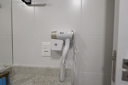 Banheiro de kitnet/studio à venda com 1 quarto, 26m² em Vila Mariana, São Paulo