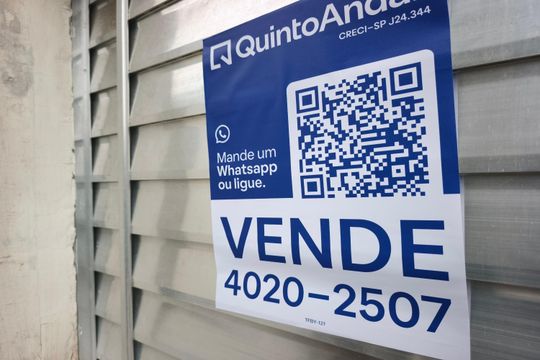 PLACA INSTALADA NO IMÓVEL de apartamento à venda com 1 quarto, 66m² em Centro, Campinas