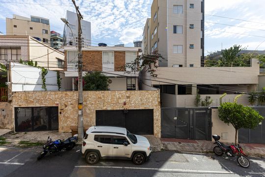 Vista do Quarto 2 de apartamento para alugar com 3 quartos, 99m² em Santo Antônio, Belo Horizonte