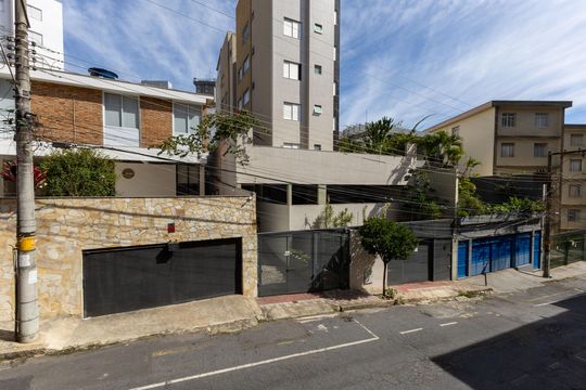 Vista do Quarto 2 de apartamento para alugar com 3 quartos, 99m² em Santo Antônio, Belo Horizonte