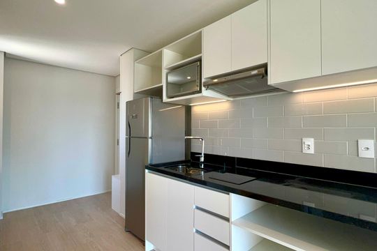 Cozinha de apartamento para alugar com 1 quarto, 37m² em Pinheiros, São Paulo