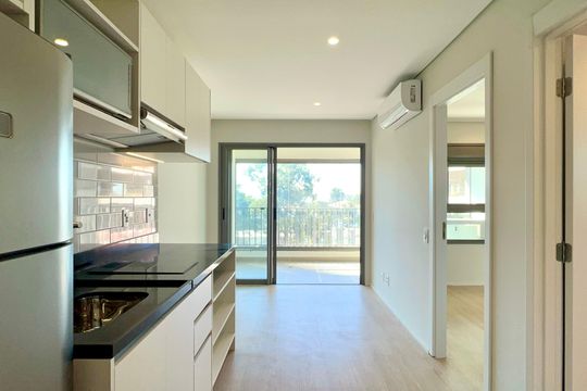 Cozinha de apartamento para alugar com 1 quarto, 37m² em Pinheiros, São Paulo
