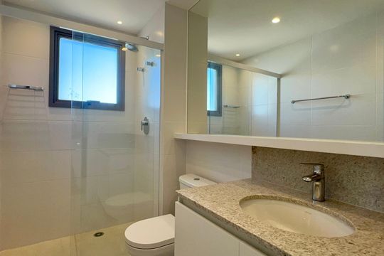 Banheiro de apartamento para alugar com 1 quarto, 43m² em Pinheiros, São Paulo