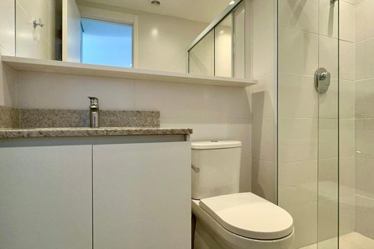 Banheiro de apartamento para alugar com 2 quartos, 58m² em Pinheiros, São Paulo