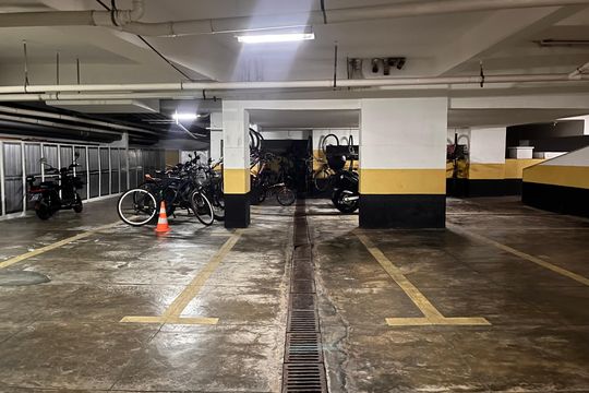 Garagem  de apartamento à venda com 4 quartos, 200m² em Copacabana, Rio de Janeiro