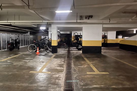 Garagem e bicicletário  de apartamento à venda com 4 quartos, 200m² em Copacabana, Rio de Janeiro