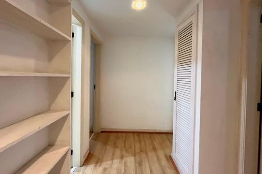 Corredor de apartamento à venda com 4 quartos, 200m² em Copacabana, Rio de Janeiro